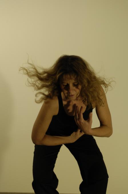 Danse des 5 rythmes Amélie solo 1